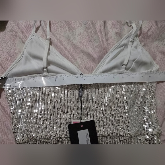 NWT Pretty Little Thing Silver Sequin Split Midi Dress Size: US -8 - Picture 13 of 16